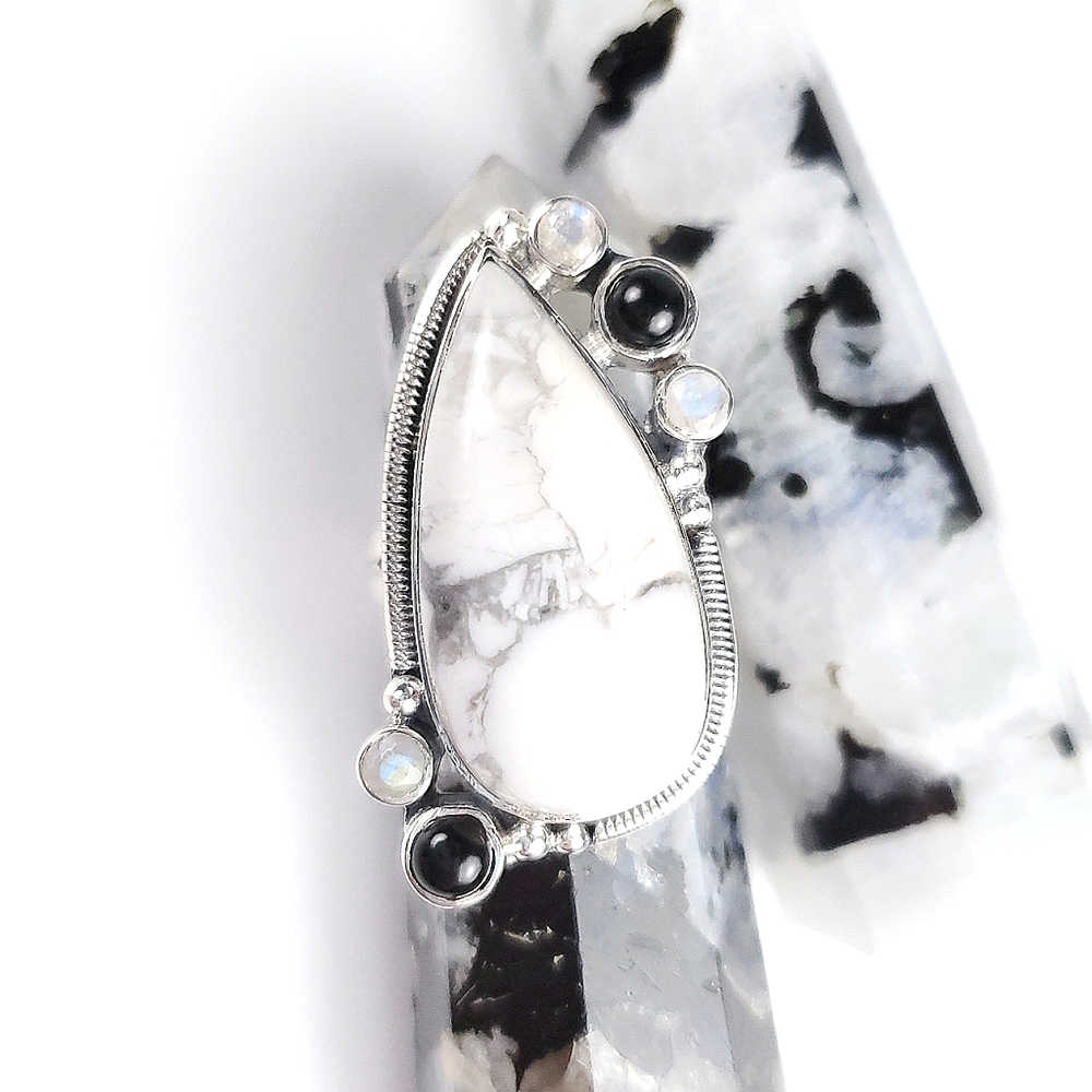 Huge Sterling Silver White Howlite Rainbow Moonstone and Black Onyx Ring Size 7